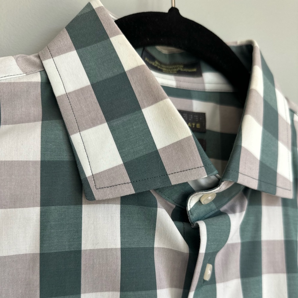 Nordstrom Men’s Calibrate brand button up in size 16 1/2 32-33